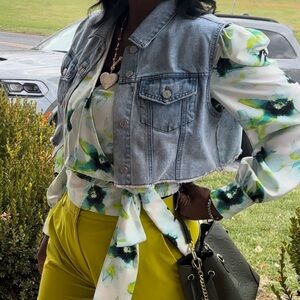 🛍🎁🔥 INC Emerald Green and Off white Top